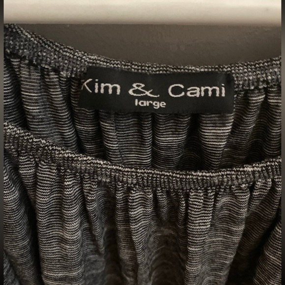 Kim & Cami Grey Short Sleeve Blouse with Tie Front Size Large - Picture 4 of 4